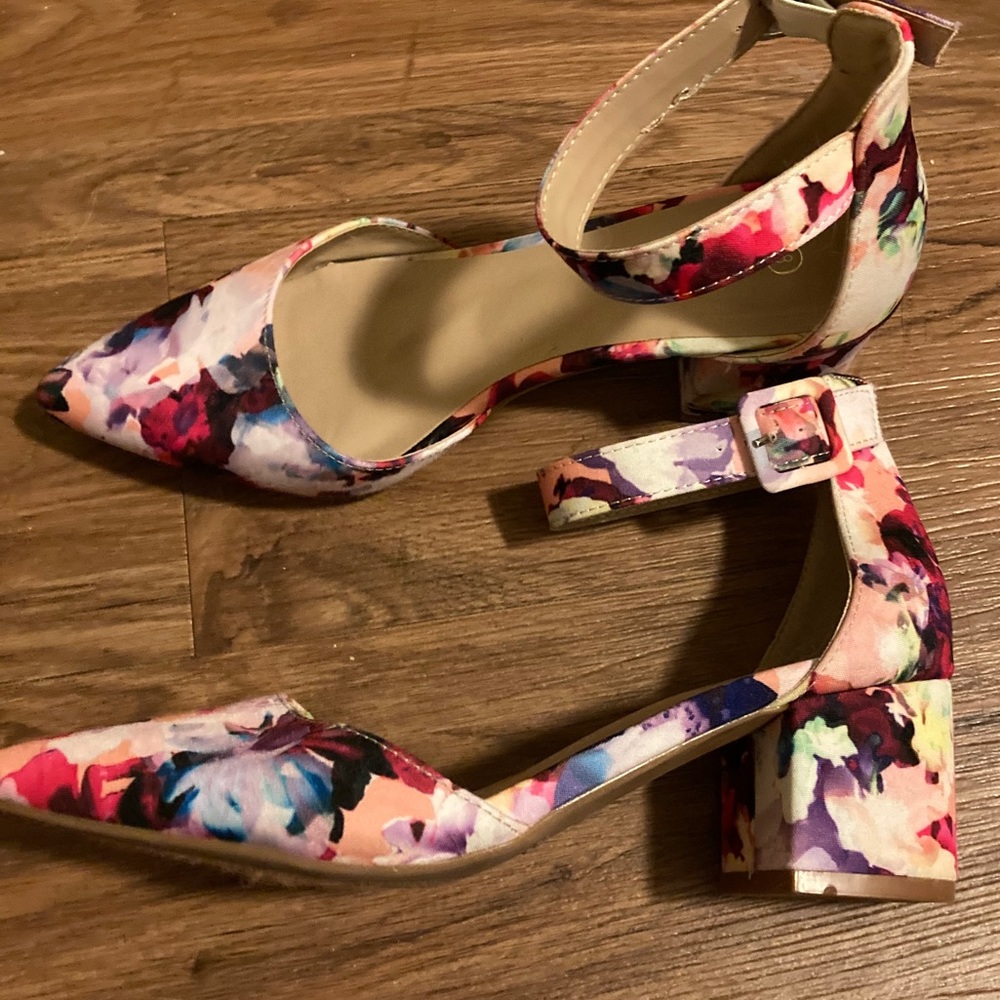 Block Heel Floral Pump with Ankle Strap